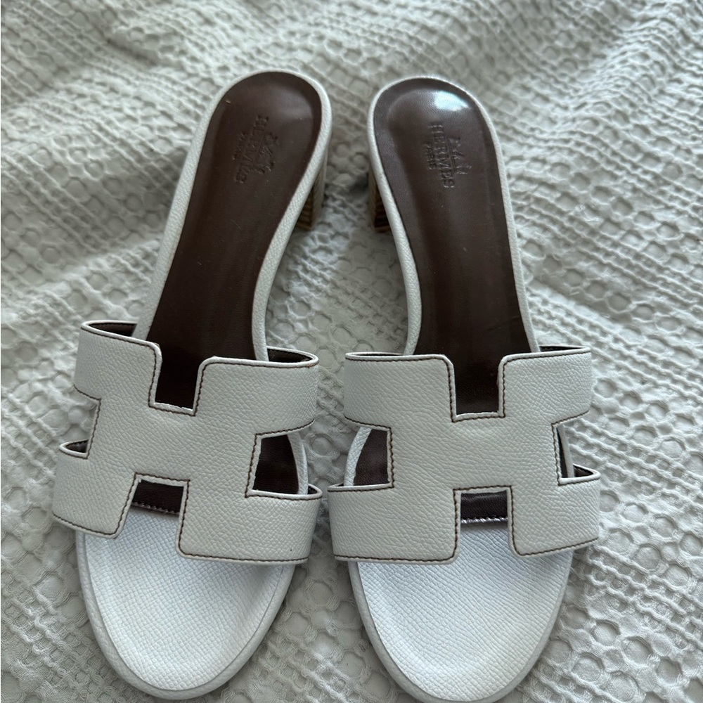 NEVER WORN White Slide Sandals